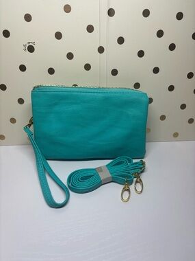 NWT Three Compartment Crossbody/Wristlet Bag - Turquoise